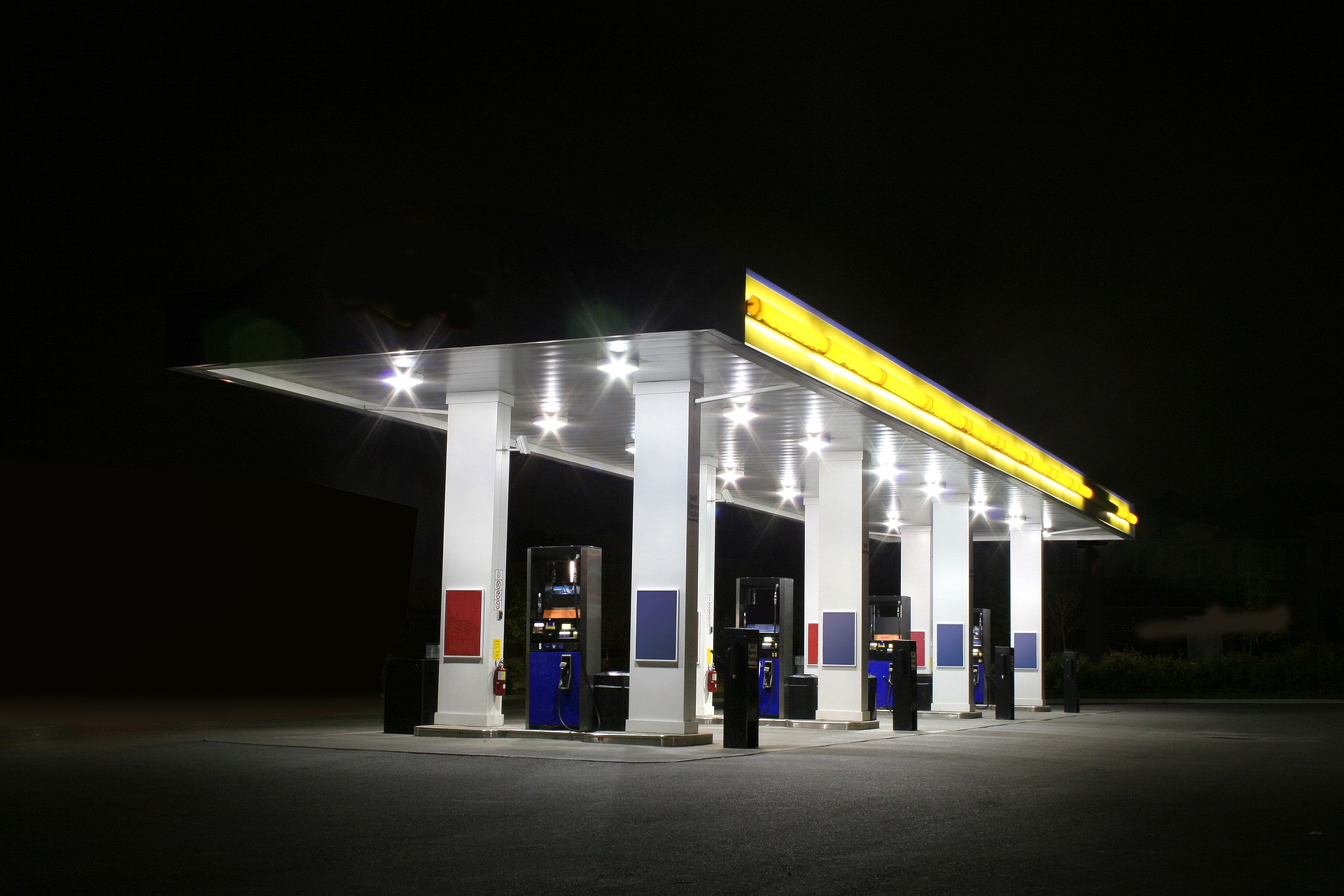 gas-station-2665795_1920